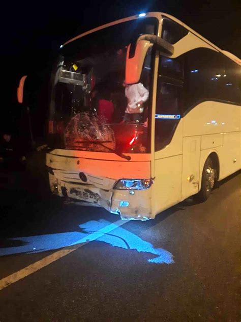İ­z­m­i­r­­d­e­ ­t­u­r­ ­o­t­o­b­ü­s­ü­y­l­e­ ­k­a­m­y­o­n­e­t­ ­ç­a­r­p­ı­ş­t­ı­:­ ­5­ ­ö­l­ü­,­ ­1­ ­y­a­r­a­l­ı­ ­-­ ­Y­a­ş­a­m­ ­H­a­b­e­r­l­e­r­i­